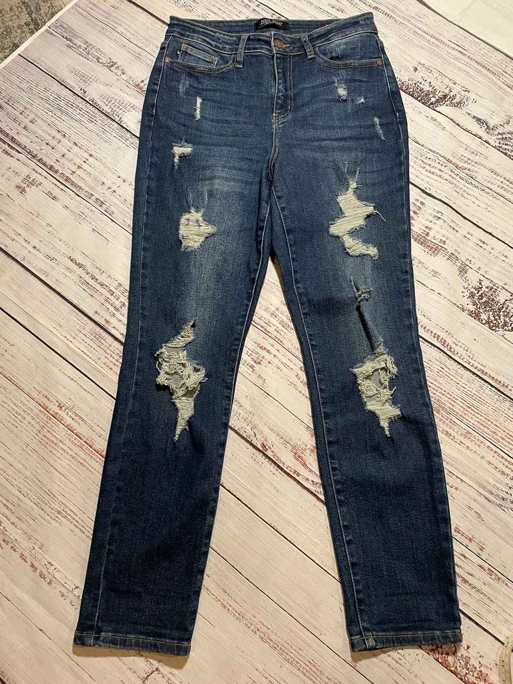 Judy Blue Boyfriend Fit Distressed jeans. Size 7/28.